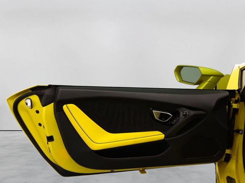 Used 2020 Lamborghini Huracan EVO RWD image 49