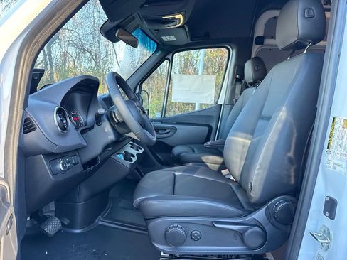 New 2025 Mercedes-Benz Sprinter 2500 image 9