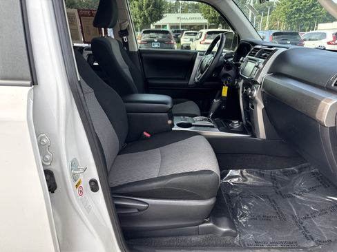 Used 2019 Toyota 4Runner SR5 AWD/4WD image 33