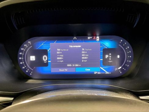 Certified 2023 Volvo XC60 B5 Core w/ Climate Package AWD/4WD image 13