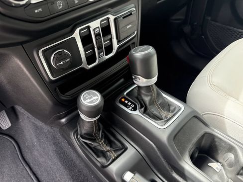 Used 2021 Jeep Gladiator Overland AWD/4WD image 28