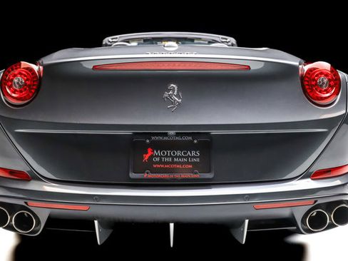 Used 2016 Ferrari California T image 24