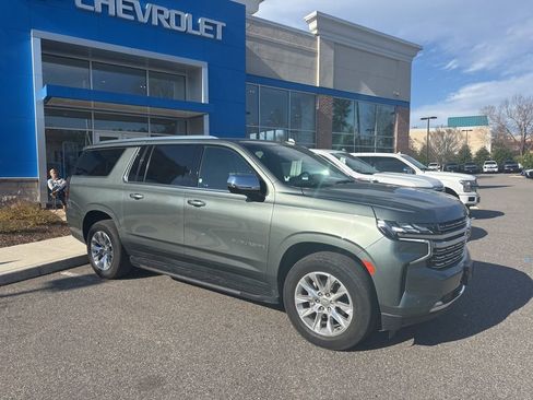 Used 2023 Chevrolet Suburban Premier image 1