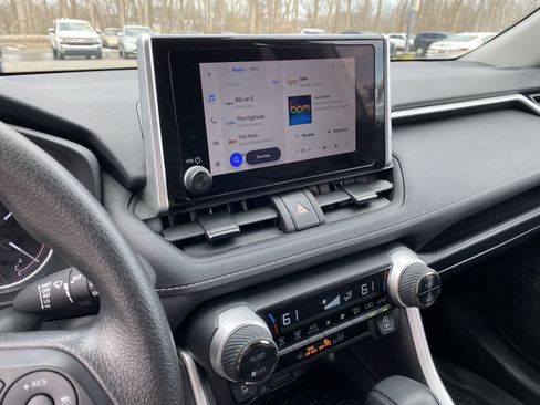 Used 2025 Toyota RAV4 XLE w/ Convenience Package image 30