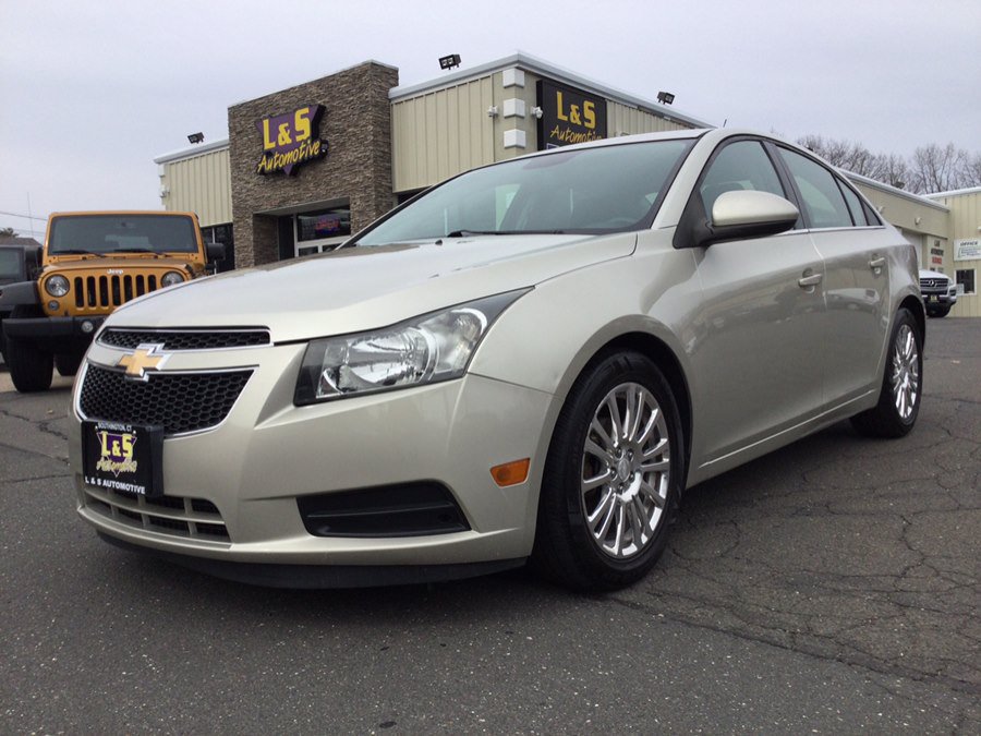 Used 2013 Chevrolet Cruze Eco w/ Enhanced Safety Package FWD image 2