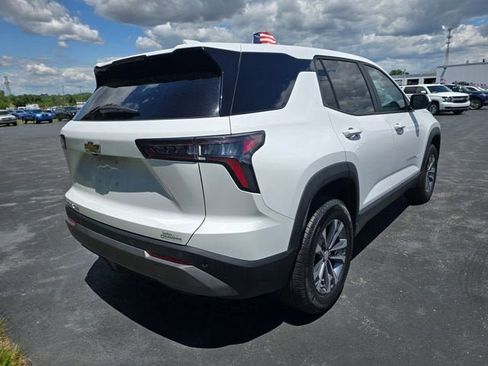 Used 2025 Chevrolet Equinox LT AWD/4WD image 3