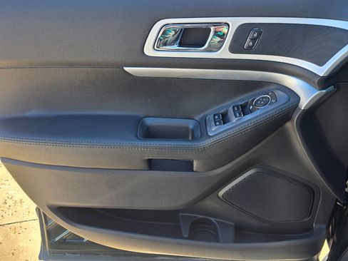 Used 2013 Ford Explorer XLT image 12