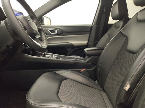 Used 2024 Jeep Compass Latitude AWD/4WD image 17