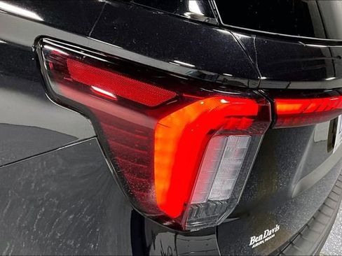 Used 2025 Ford Explorer ST-Line w/ ST-Line Street Pack image 23