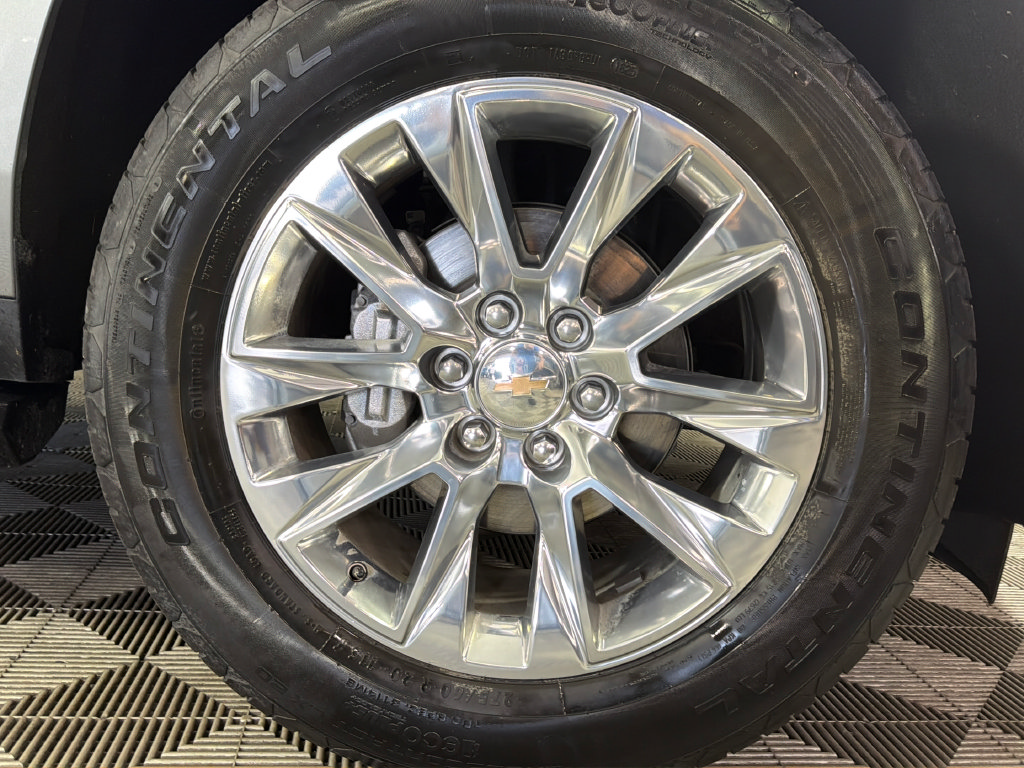 Used 2025 Chevrolet Suburban Premier RWD image 39
