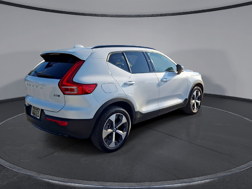 Certified 2025 Volvo XC40 B5 Plus AWD/4WD image 7