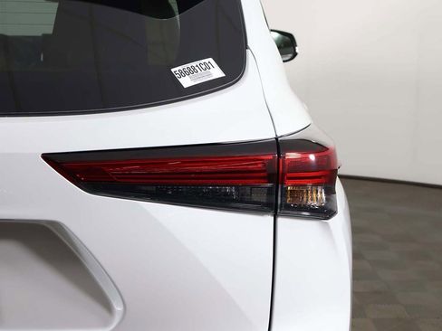 Used 2022 Toyota Highlander Limited image 19