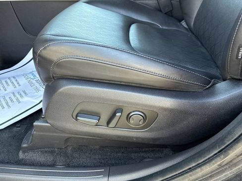 Used 2024 Kia Carnival LX FWD image 12