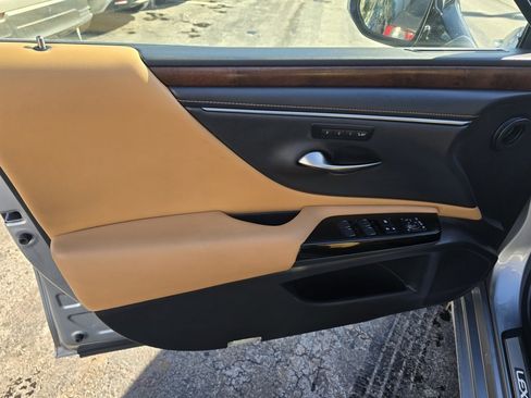 Used 2022 Lexus ES 350 w/ Premium Package image 16