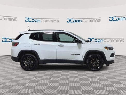 New 2026 Jeep Compass Latitude image 9