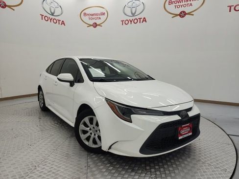 Used 2021 Toyota Corolla LE image 1