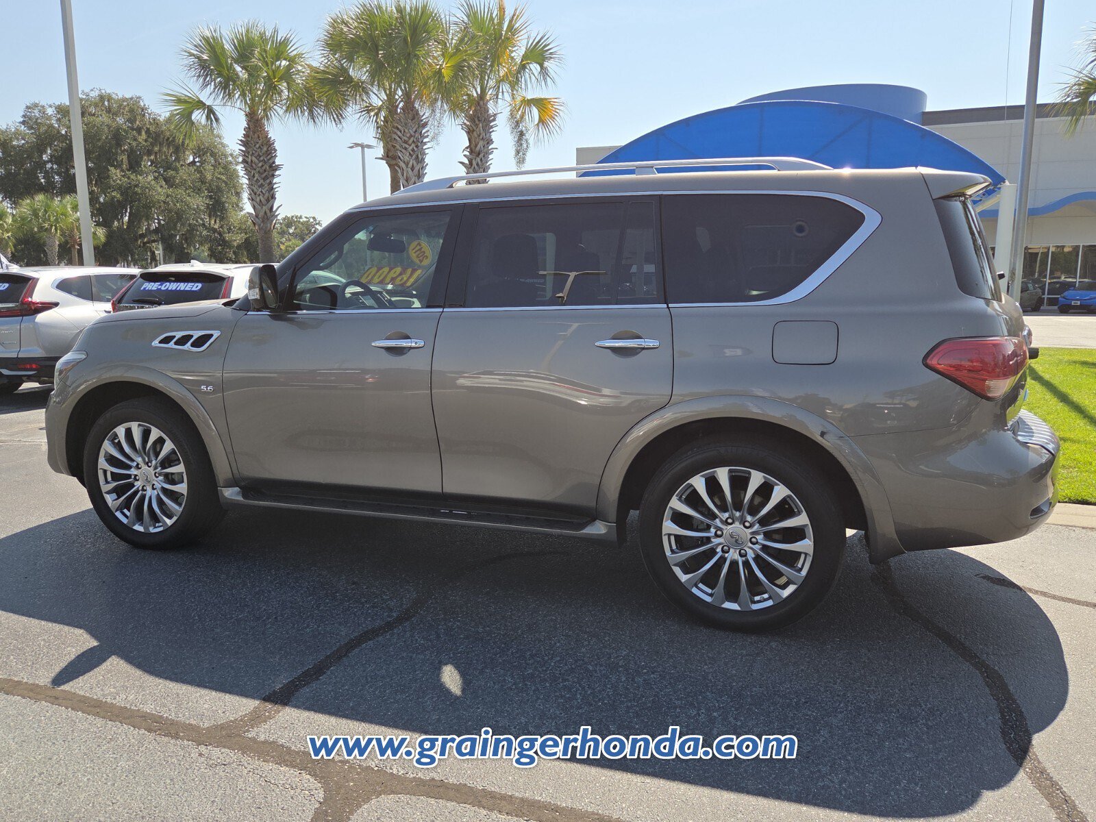 Used 2017 INFINITI QX80 2WD w/ Driver Assistance Package image 3