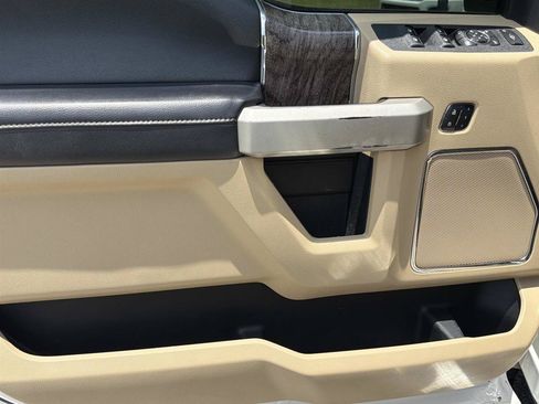 Used 2018 Ford F250 Lariat w/ Lariat Ultimate Package AWD/4WD image 11
