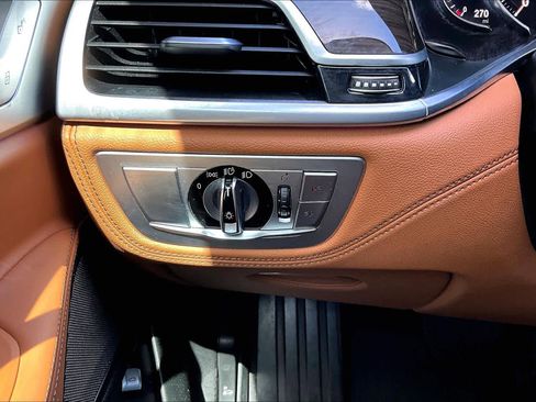Used 2019 BMW 750i image 34