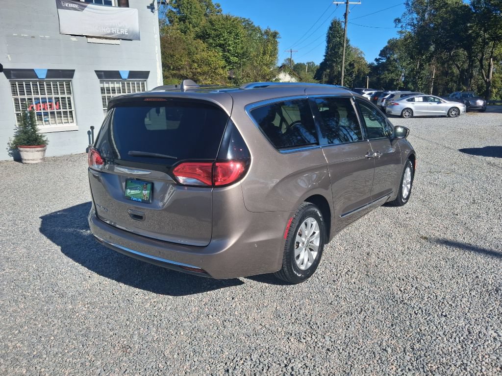 Used 2018 Chrysler Pacifica Touring-L Plus w/ Advanced Safetytec Group FWD image 2