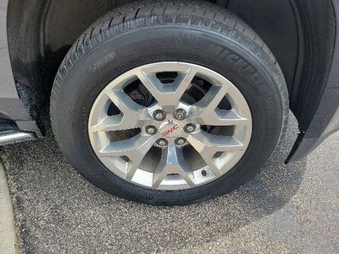 Used 2019 GMC Yukon SLE w/ SLE Value Package AWD/4WD image 12