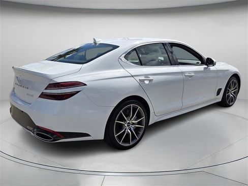 Used 2025 Genesis G70 2.5T image 6