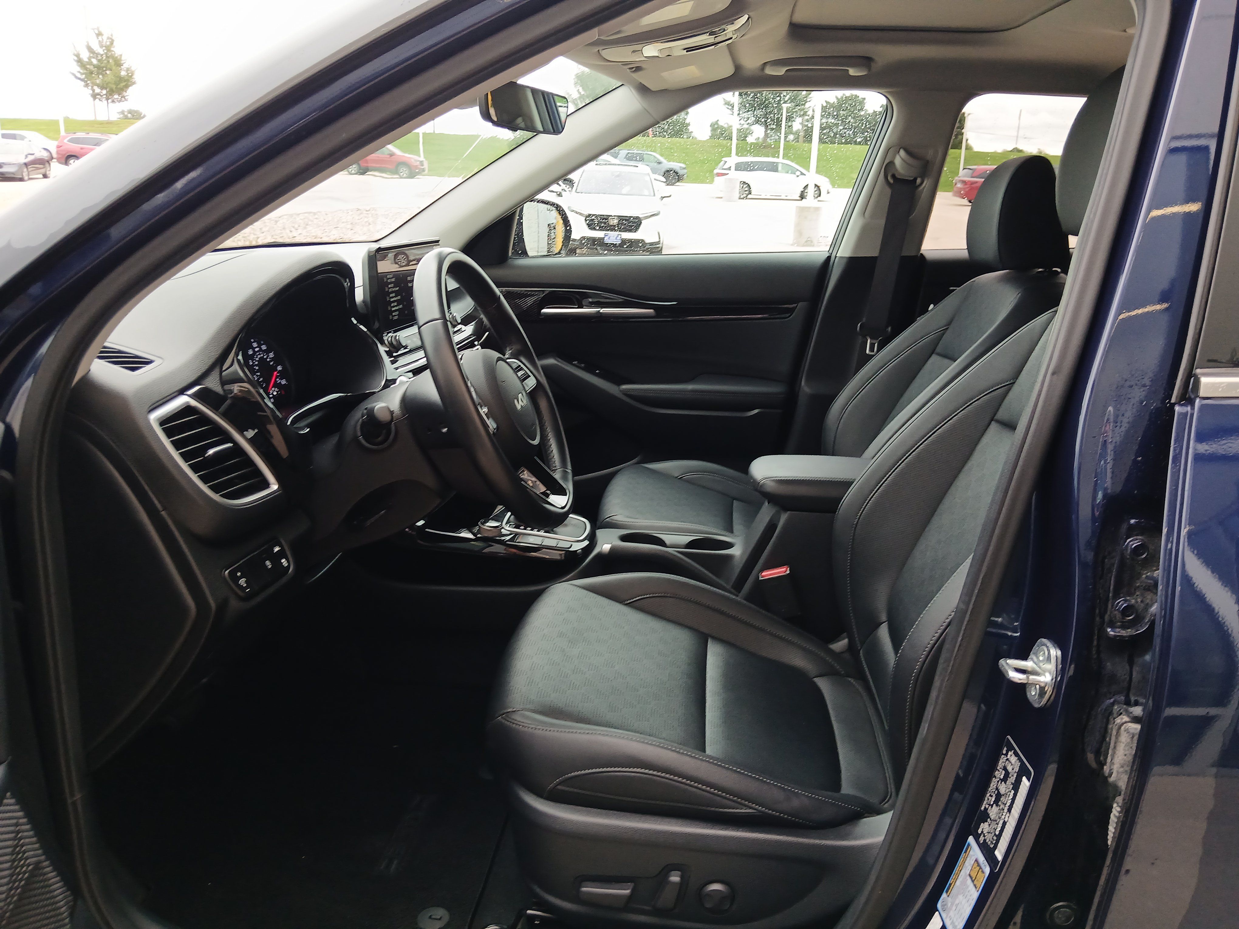 Used 2023 Kia Seltos EX AWD/4WD image 7