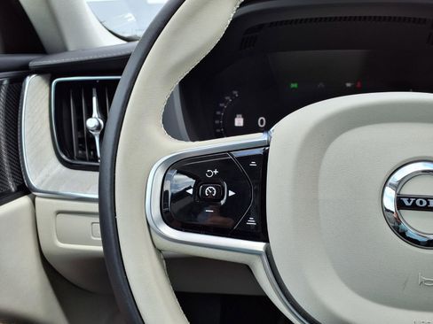 Certified 2023 Volvo XC60 B5 Ultimate w/ Climate Package AWD/4WD image 29