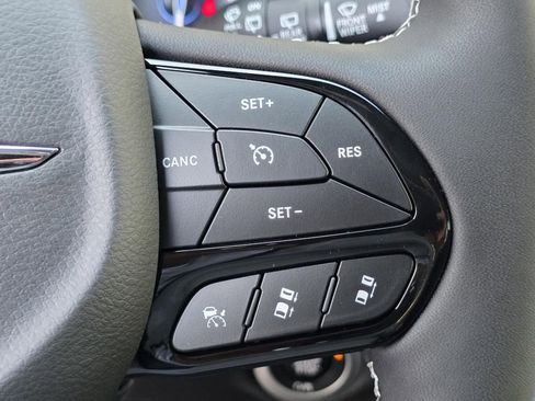 New 2026 Chrysler Pacifica Limited w/ Uconnect Theater Family Group AWD/4WD image 39