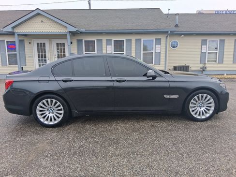 Used 2012 BMW 750i xDrive image 8