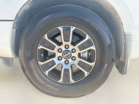 Used 2024 Nissan Titan SV w/ SV Convenience Package image 30