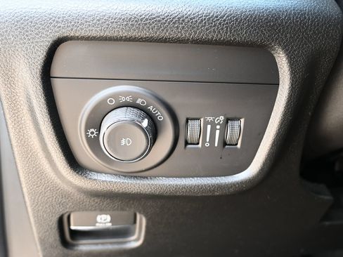 Used 2026 Jeep Grand Cherokee Limited AWD/4WD image 9