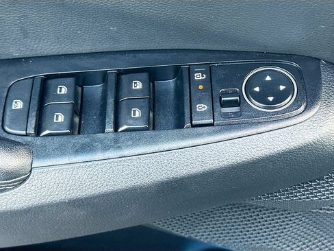 Certified 2024 Kia Seltos EX FWD image 18