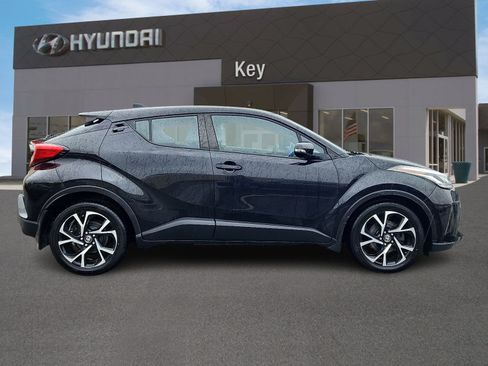 Used 2021 Toyota C-HR XLE FWD image 3
