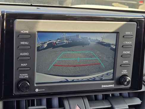 Used 2022 Toyota RAV4 LE AWD/4WD image 17