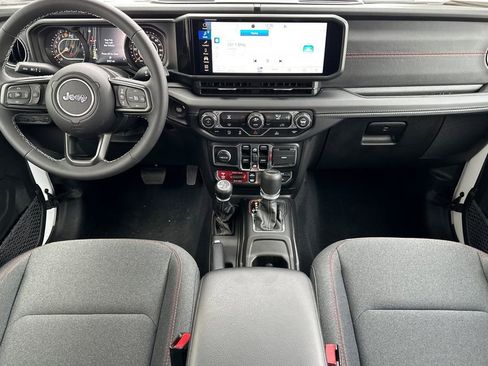 Used 2025 Jeep Gladiator Rubicon image 13