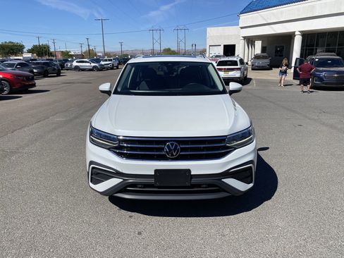 Used 2023 Volkswagen Tiguan SE w/ Panoramic Sunroof Package FWD image 39