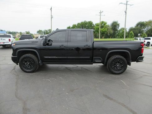 Used 2024 Chevrolet Silverado 2500 High Country w/ High Country Premium Package AWD/4WD image 10