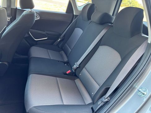 Used 2025 Kia Soul LX w/ LX Technology Package FWD image 22