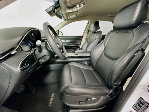 Used 2025 Genesis GV70 2.5T AWD/4WD image 13