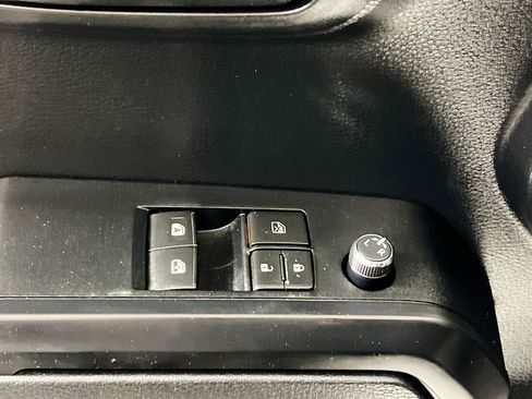 Used 2018 Toyota Tacoma SR image 15