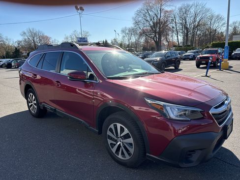 Used 2021 Subaru Outback Premium image 3