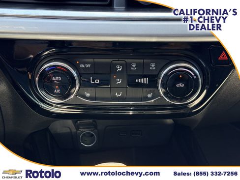 Used 2025 Chevrolet Trax LT w/ LT Convenience Package FWD image 21