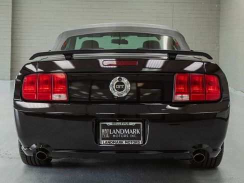 Used 2005 Ford Mustang GT RWD image 30