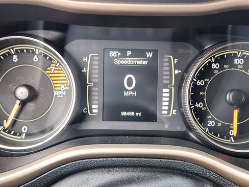 Used 2017 Jeep Cherokee Latitude w/ Safety/Convenience Group image 20