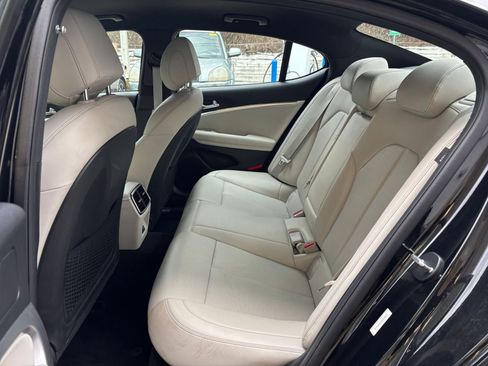 Used 2025 Genesis G70 2.5T image 27