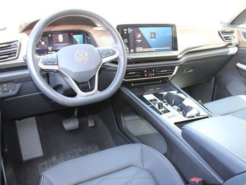 Used 2024 Volkswagen Atlas SE image 4