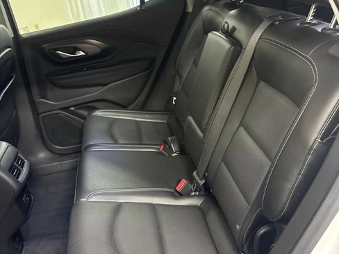 Used 2023 GMC Terrain SLT w/ Tech Package FWD image 23