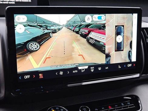 New 2025 Ford Expedition Active image 14