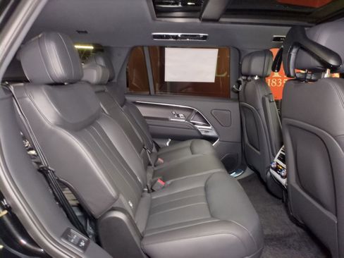 New 2026 Land Rover Range Rover Long Wheelbase SE AWD/4WD image 28